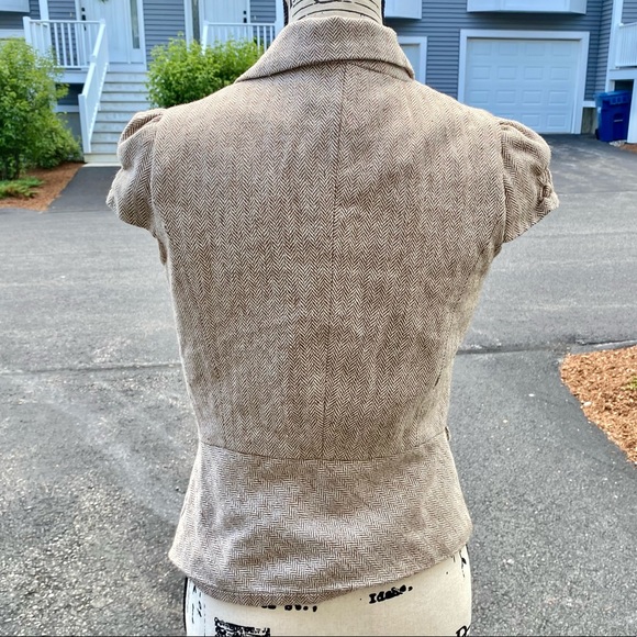 NWOT Urban Behavior Short Sleeve Cotton & Wool 2 Button Blazer - Picture 3 of 5